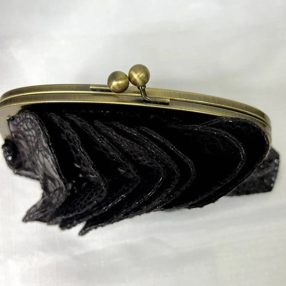 Avon Small Black Ruffle Clutch with Kiss Lock - Picture 3 of 12